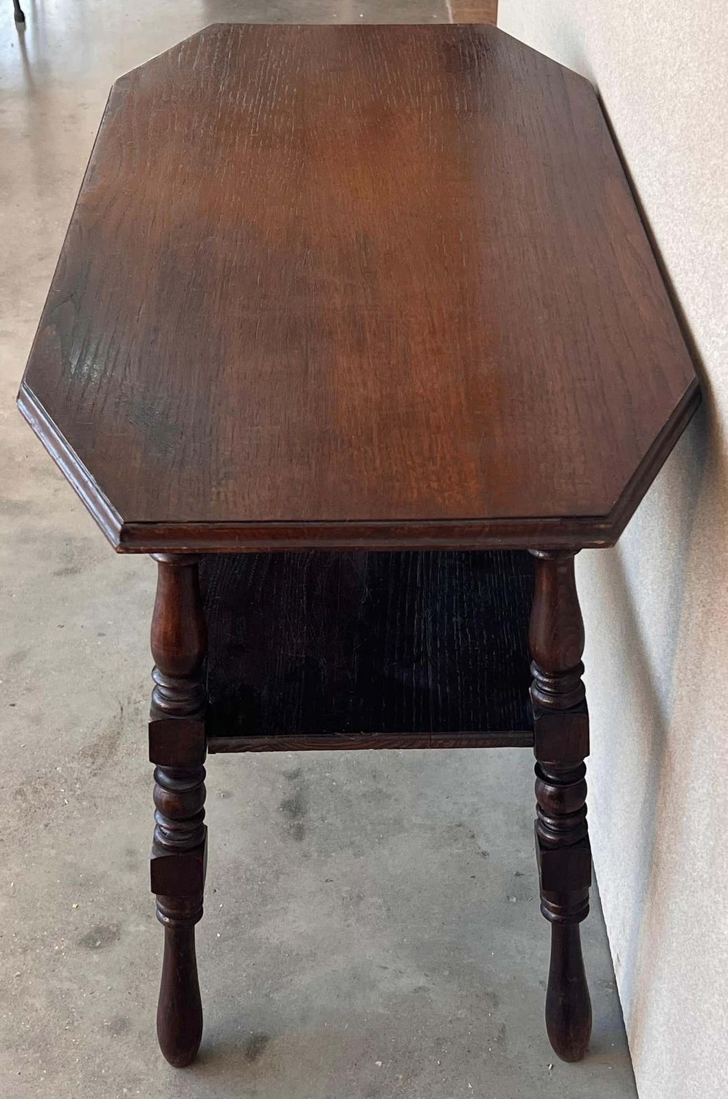 Console de style campagne français à deux niveaux en noyer photo vinterior