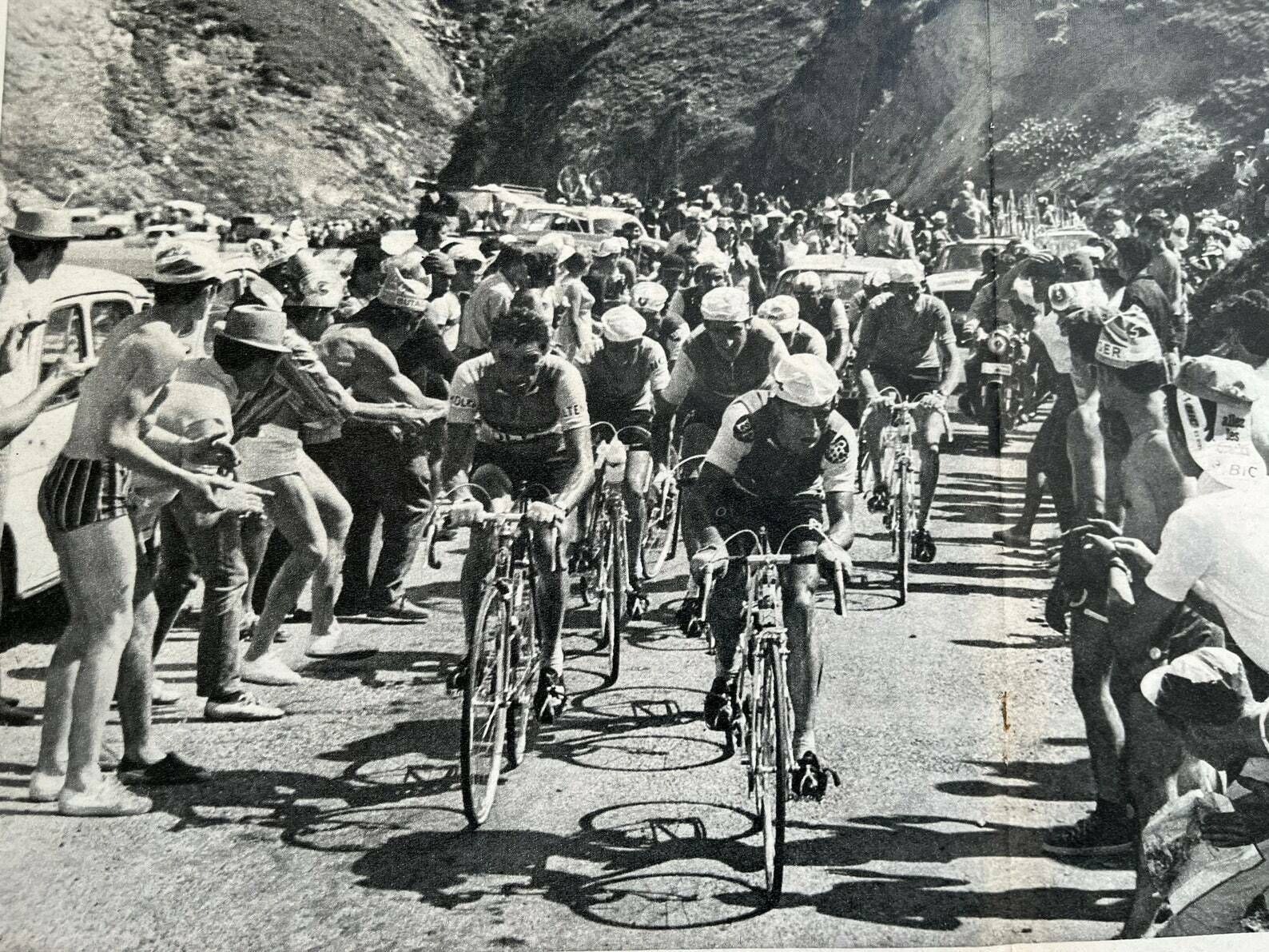 Vintage Tour De France/ Perrier Original Vintage Cycling Print 1960s photo vinterior