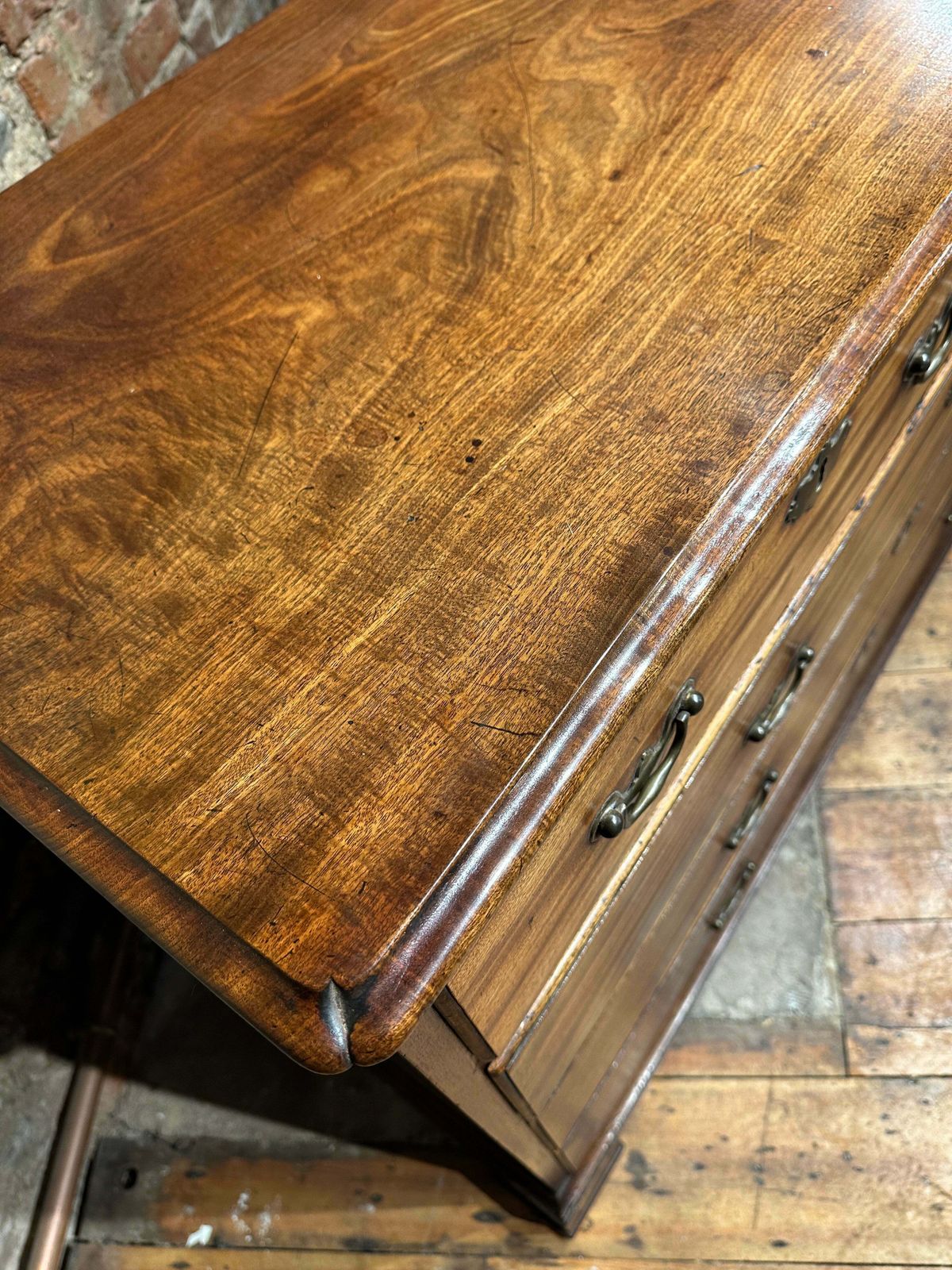 photo vinterior Rare Early Exceptional Antique Yorkshire Chippendale Georgian Cuban Mahogany Country House Chest Circa 1750