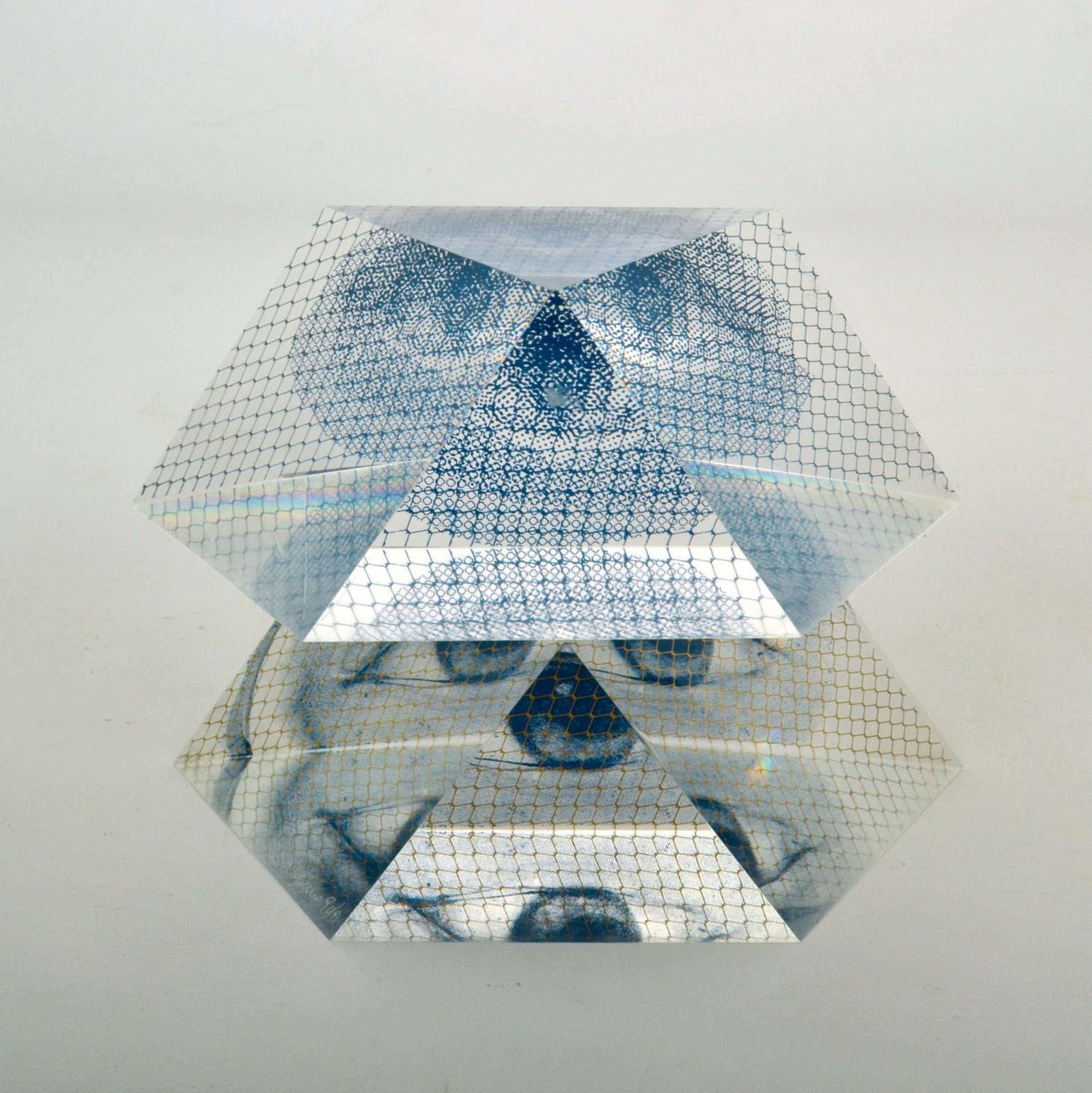 photo vintage Italian Surrealist Paperweights With Eyes In Acrylic