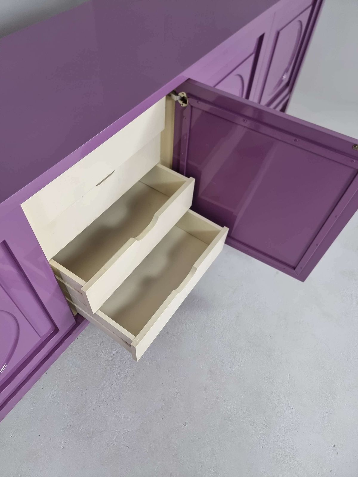 photo furniture Vintage Roze Brutalist Dressoir Van Defour, België, Jaren 1970