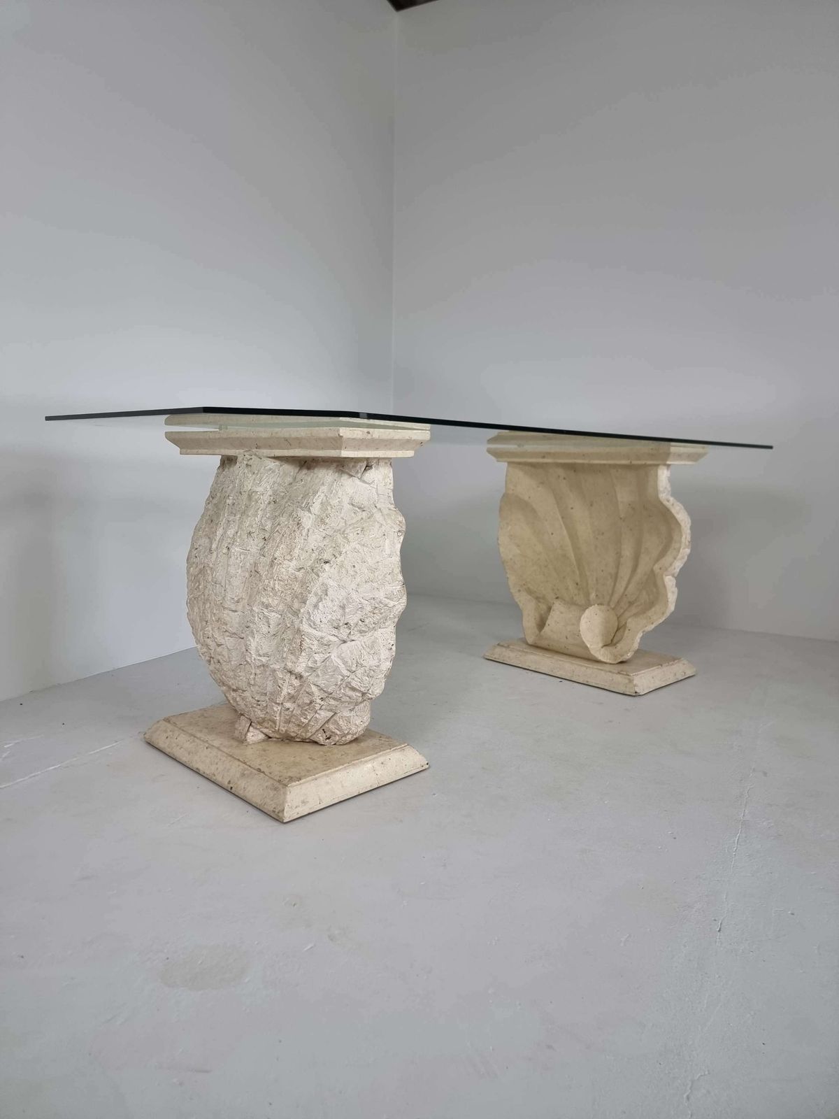 Stenen Schelp Eettafel Van Magnussen Ponte, Mactan Steen, Jaren 1980 photo Meubels