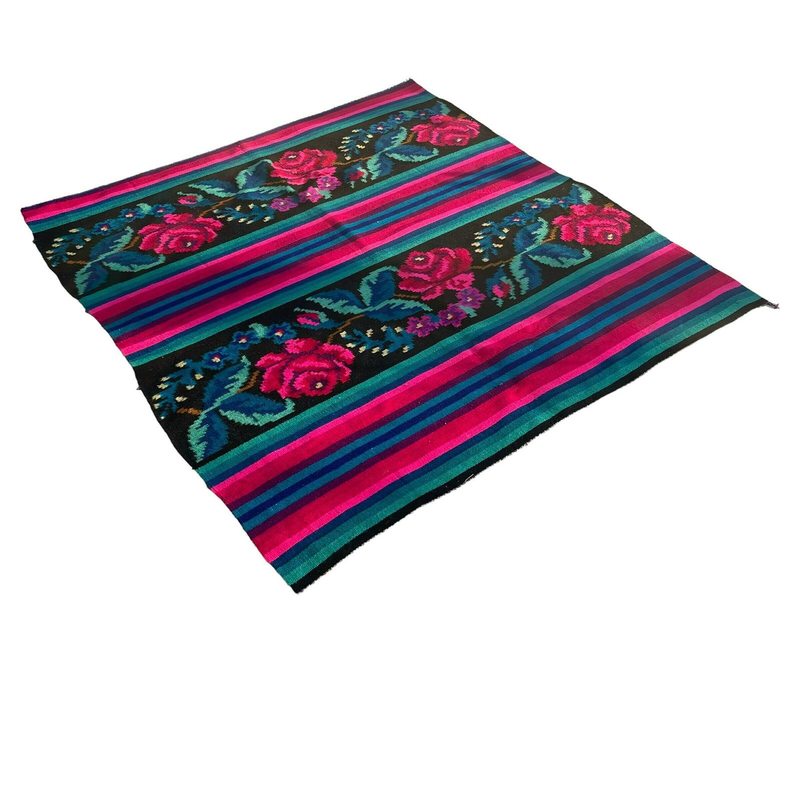 Traditional Turkish Kilim Rug ,Vintage Anatolian Turkish Kelim photo furniture