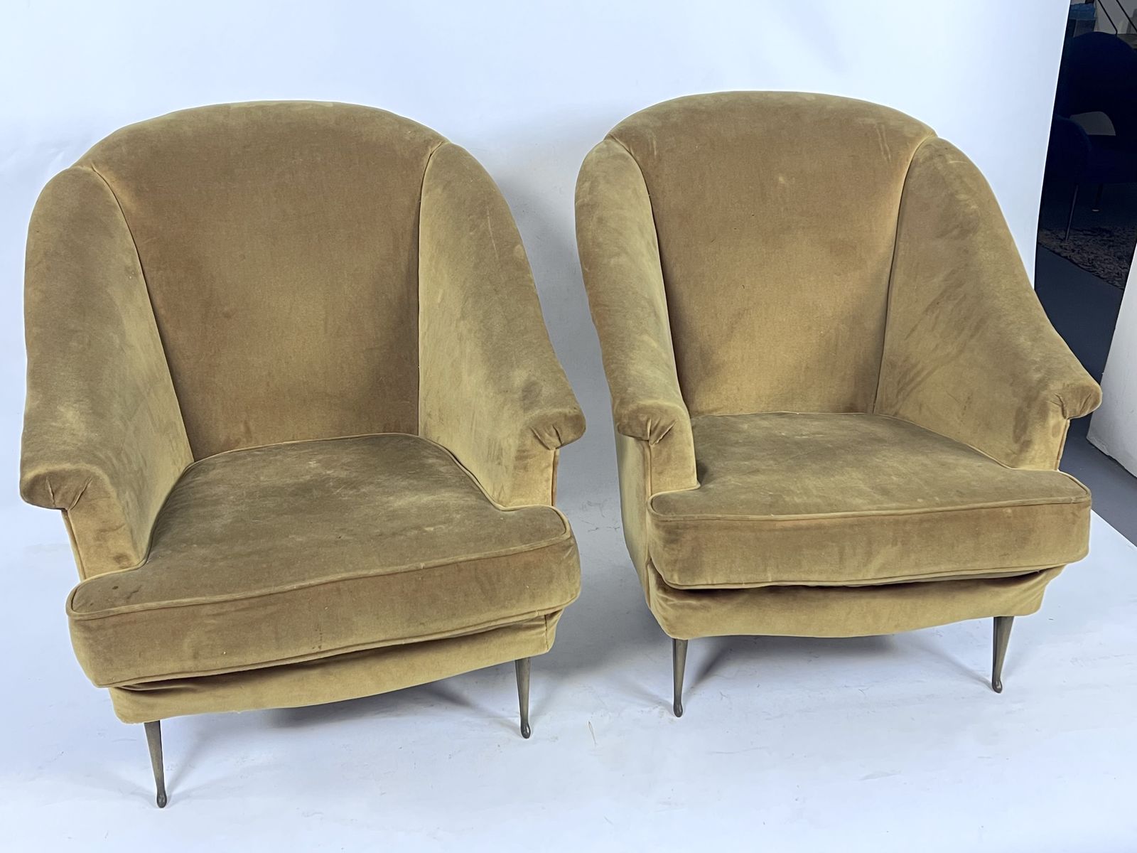 Isa Bergamo, Pair Of Gio Ponti Attributable Armchairs In Original Condition. Italy 1950s photo vinterior