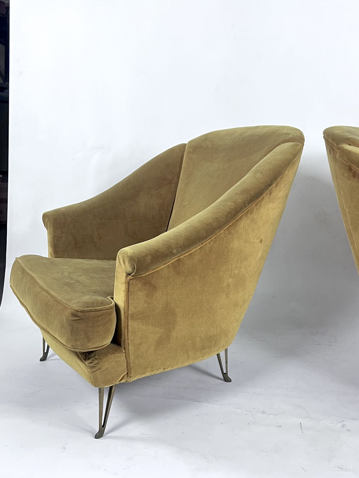 13461.5 Isa Bergamo, Pair Of Gio Ponti Attributable Armchairs In Original Condition. Italy 1950s photo