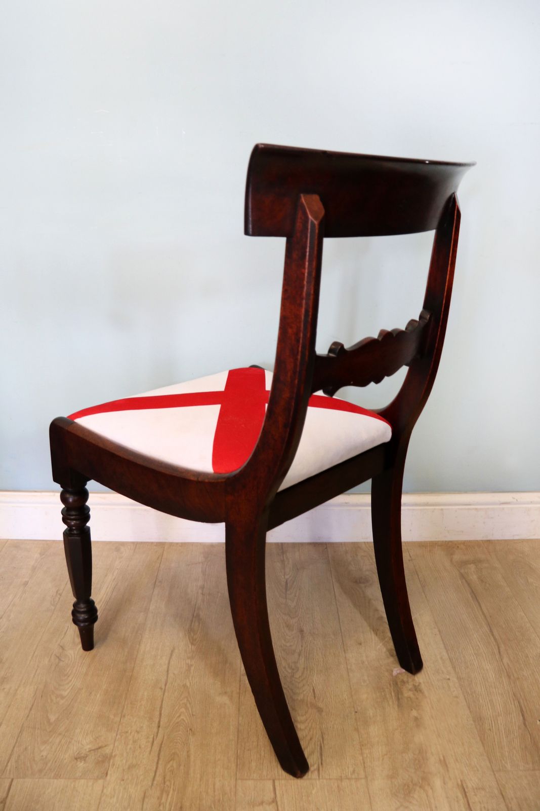 495.0 A Lovely Set Of Four Victorian Mahogany Bar Back Dining Chairs. photo