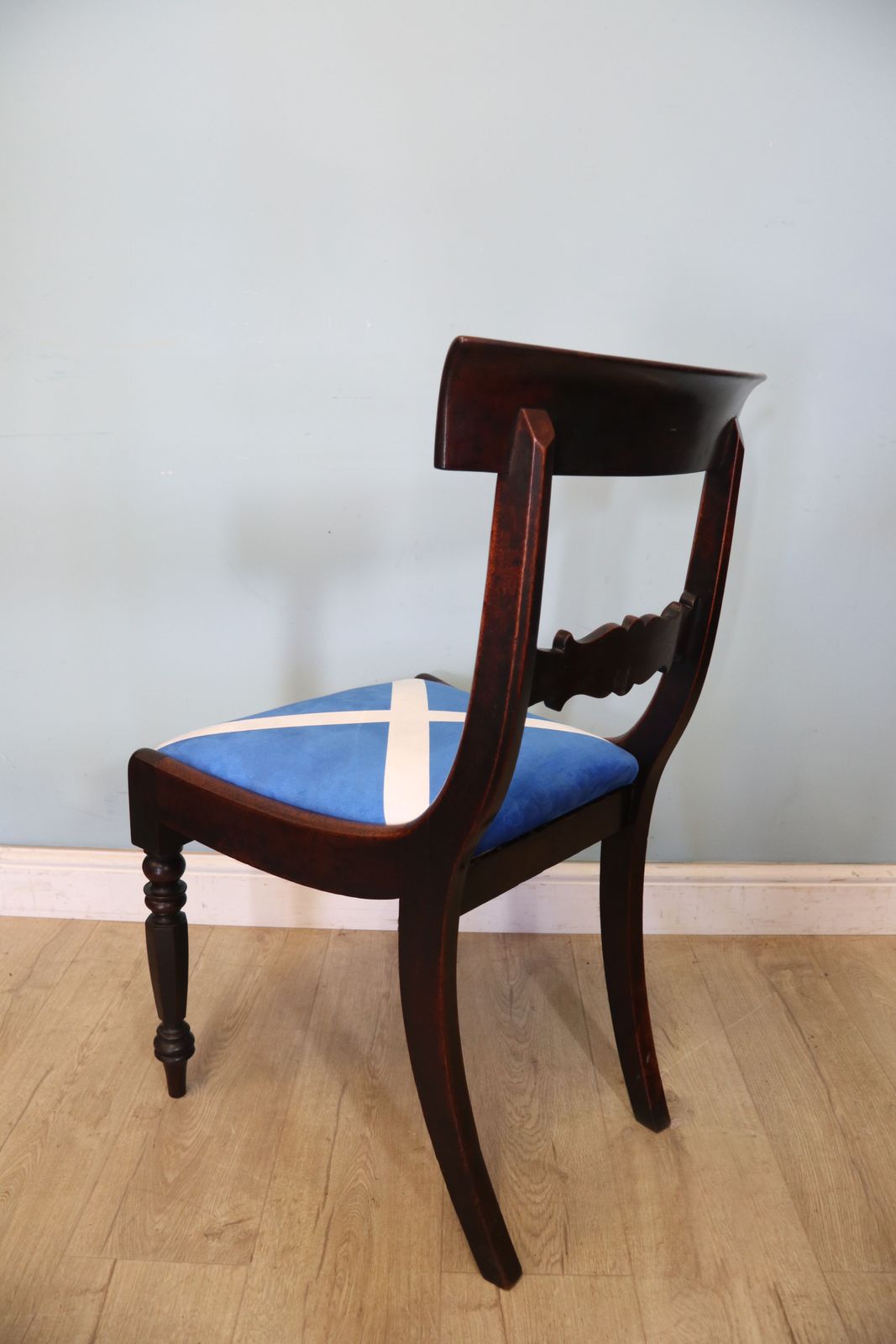 photo vinterior A Lovely Set Of Four Victorian Mahogany Bar Back Dining Chairs.