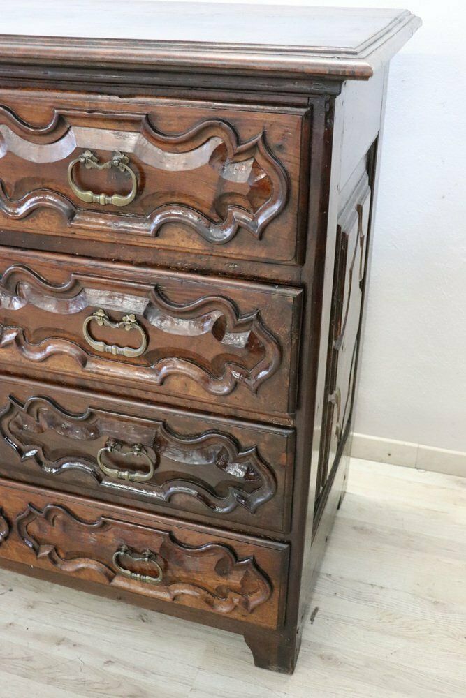 Furniture Antique Chest Of Drawers In Carved Walnut photo
