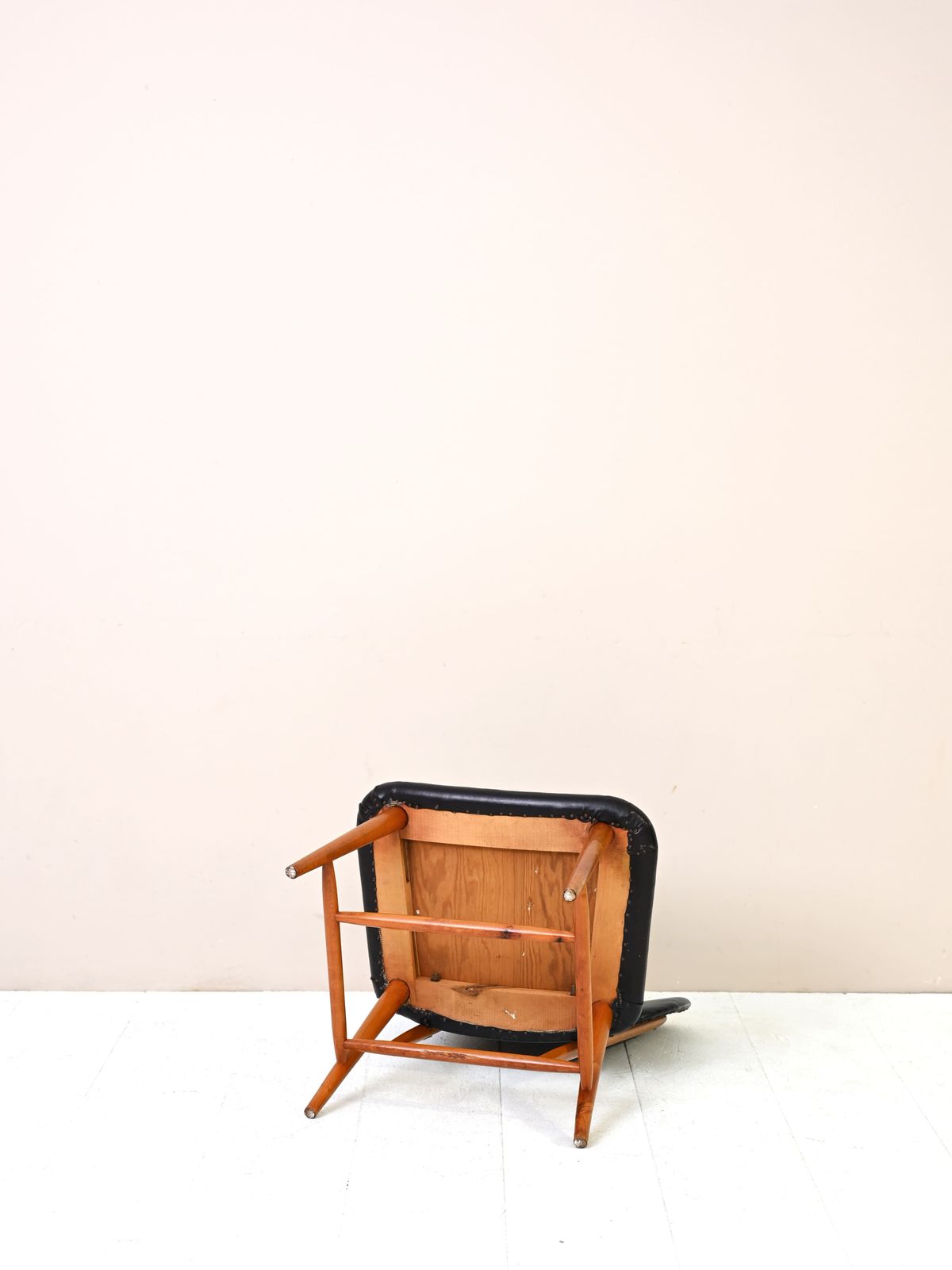 Scandinavian Vintage Chair In Black Leatherette photo Furniture