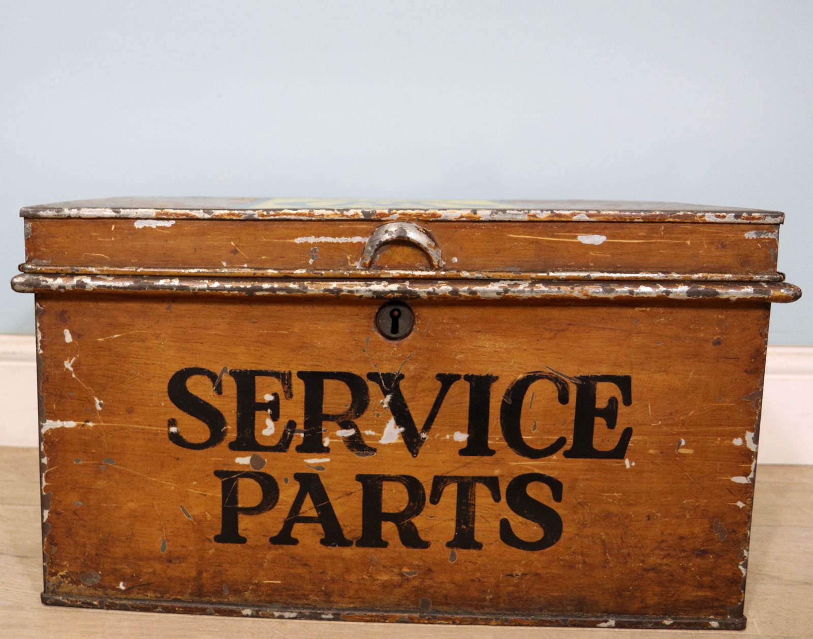 A  Lovely Antique Metal Trunk Later Hand Sign Written For The Automobile Association (Aa). photo vinterior