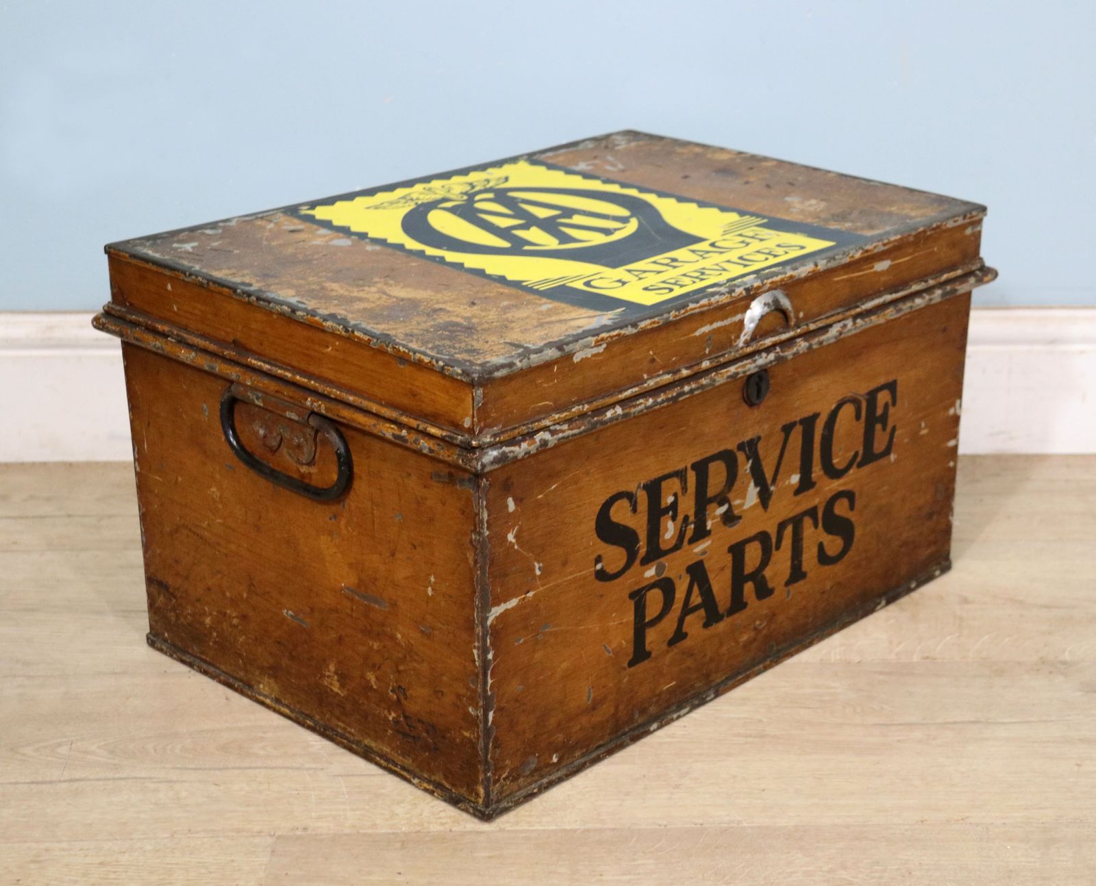 A  Lovely Antique Metal Trunk Later Hand Sign Written For The Automobile Association (Aa). photo vintage