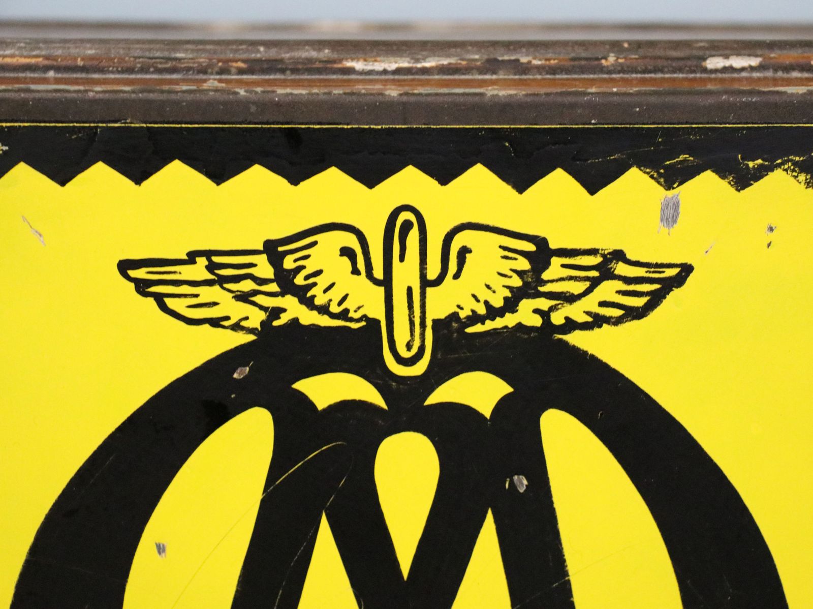 photo furniture A  Lovely Antique Metal Trunk Later Hand Sign Written For The Automobile Association (Aa).