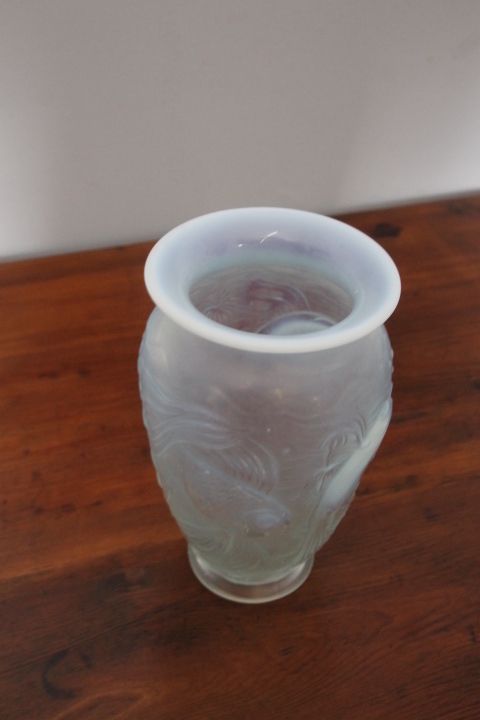 Antique Liberty / Art Deco Vase In Iridescent Opal Glass From The 1930s. Gorgeous photo Home Decor