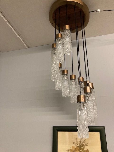 Modern Design Pendant Lamp From The 70s With 12 Murano Glass Glasses.