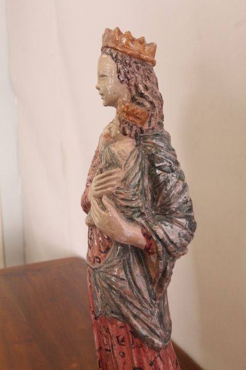 photo furniture Ancient Virgin Sculpture In Polychrome Majolica From The 1950s, H 70 Cm. Signed Benini Faenza
