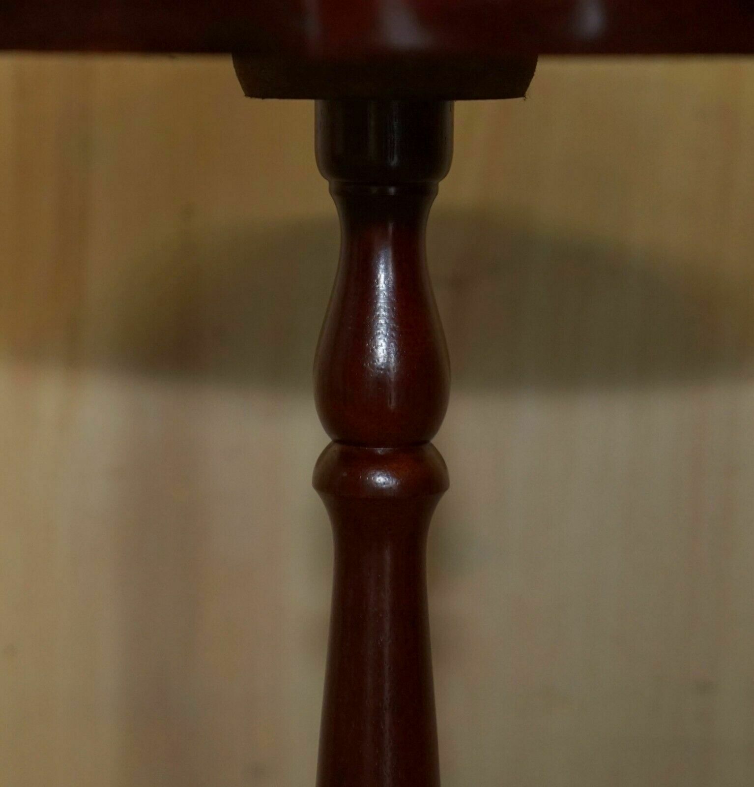Pie Crust Edge Heritage Green Leather Gold Leaf Tripod Side End Lamp Wine Table photo 400.0
