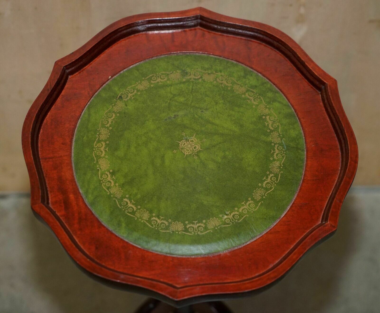 photo furniture Pie Crust Edge Heritage Green Leather Gold Leaf Tripod Side End Lamp Wine Table