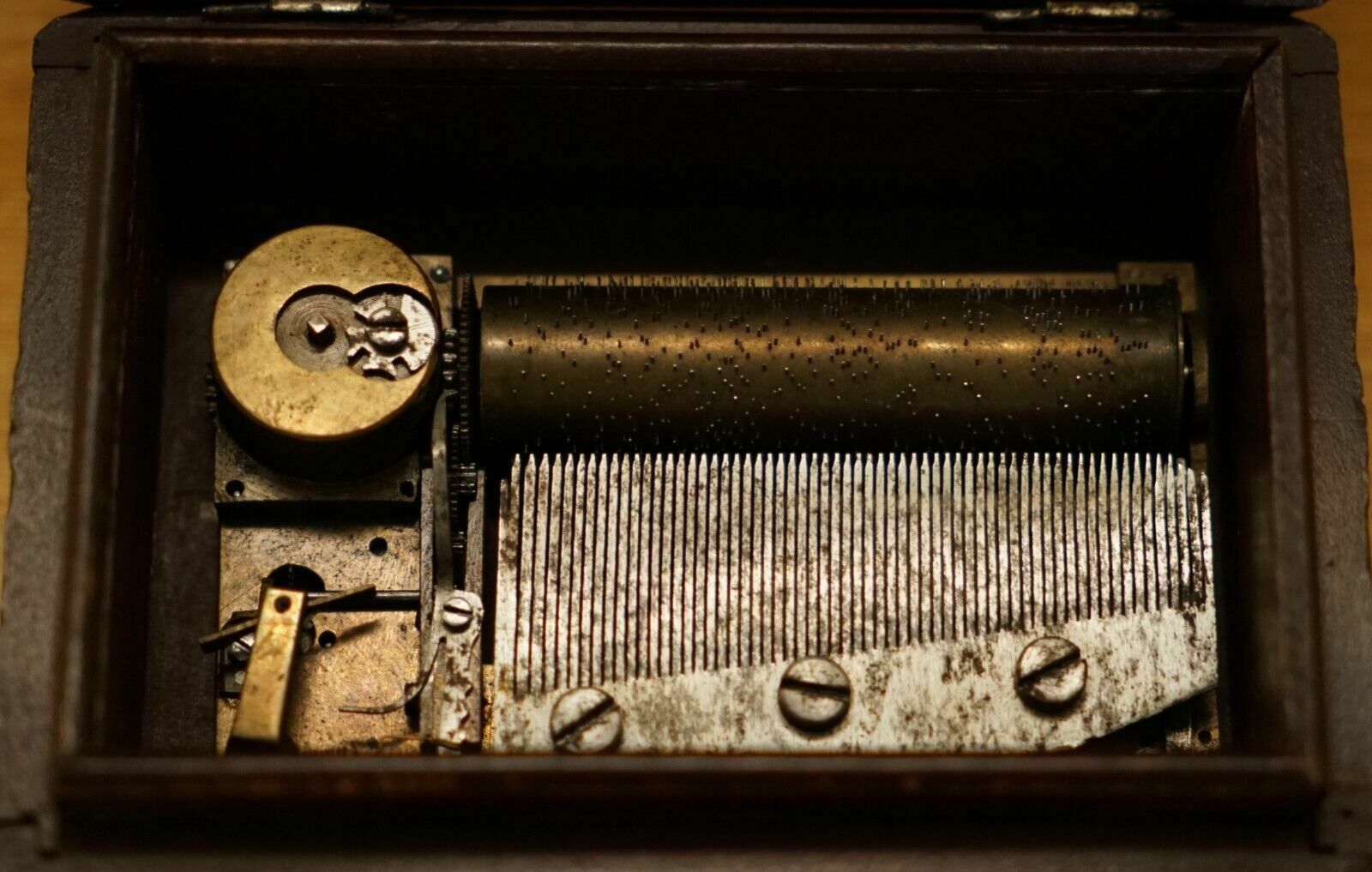 photo vintage Original Antique Grape Vine Carved Black Forest Wood Music Box Needs Service