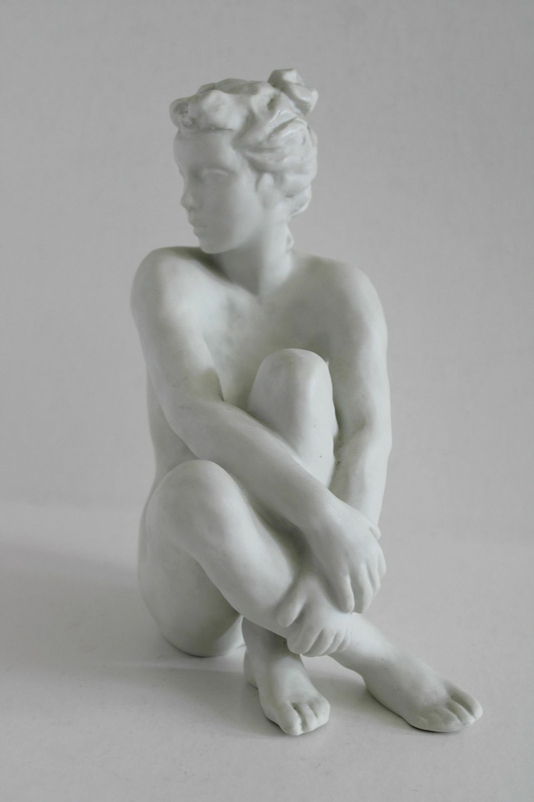 Fritz Klimsch (1870 1960)   Sitting Woman Figure . Germany Rosenthal Classic Rose Collection, Biscuit, H 21,5 Cm photo for sale