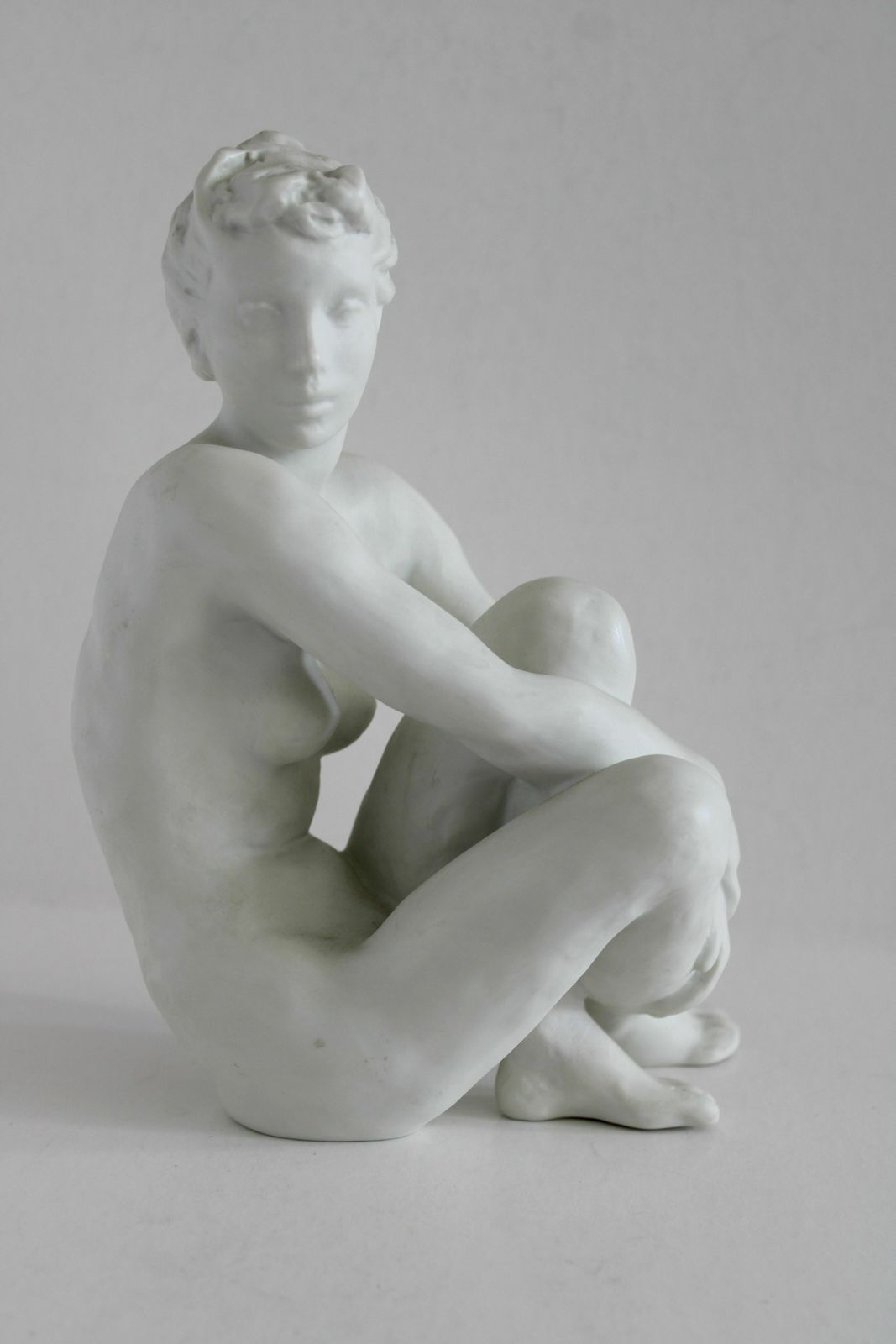 Fritz Klimsch (1870 1960)   Sitting Woman Figure . Germany Rosenthal Classic Rose Collection, Biscuit, H 21,5 Cm