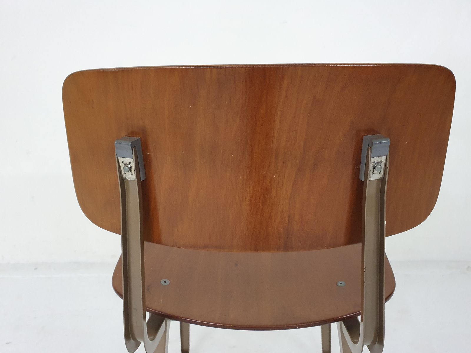 326.976 Friso Kramer Fro Ahrend De Cirkel, Revolt Dining Chair, The Netherlands photo