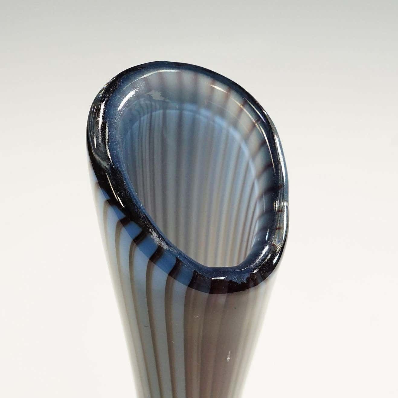 Large Colora Vase By Vicke Lindstrand For Kosta 1953 photo 825.0