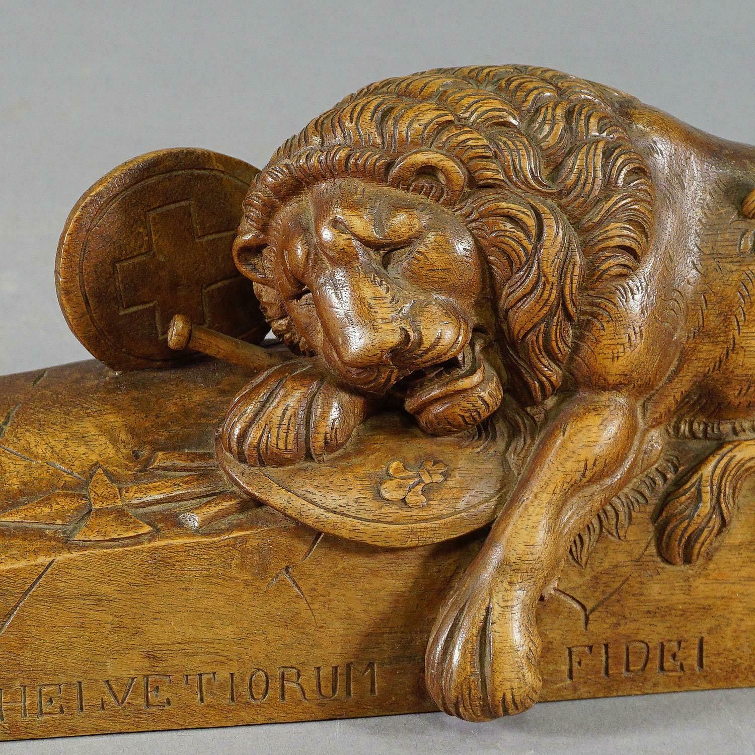 Antiek houten beeldhouwwerk van de Leeuw van Luzern, Brienz ca. 1900 – £962,04
