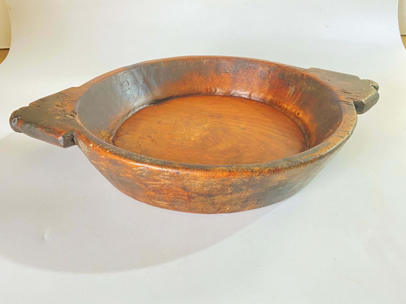 Brutalist Wood Bowl, Large, In A Brown Patina, India, 19th Century photo vinterior