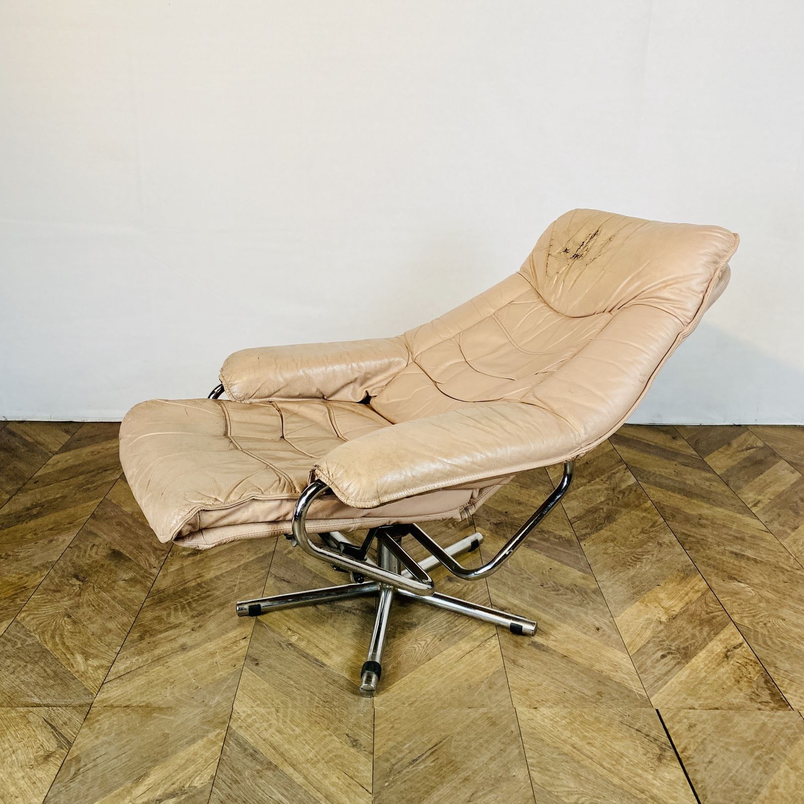 Mid Century Leather Swivel Armchair By Skoghaug Industries, 1960s photo furniture