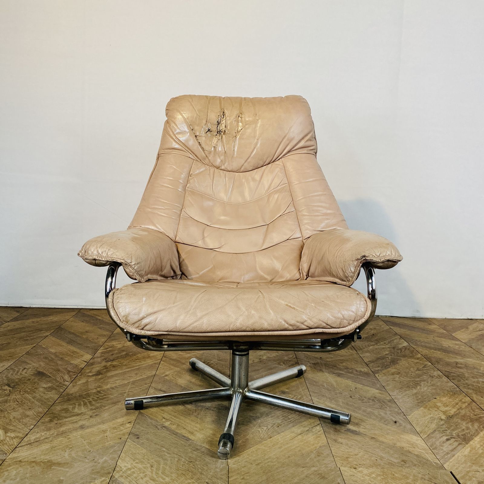 Mid Century Leather Swivel Armchair By Skoghaug Industries, 1960s