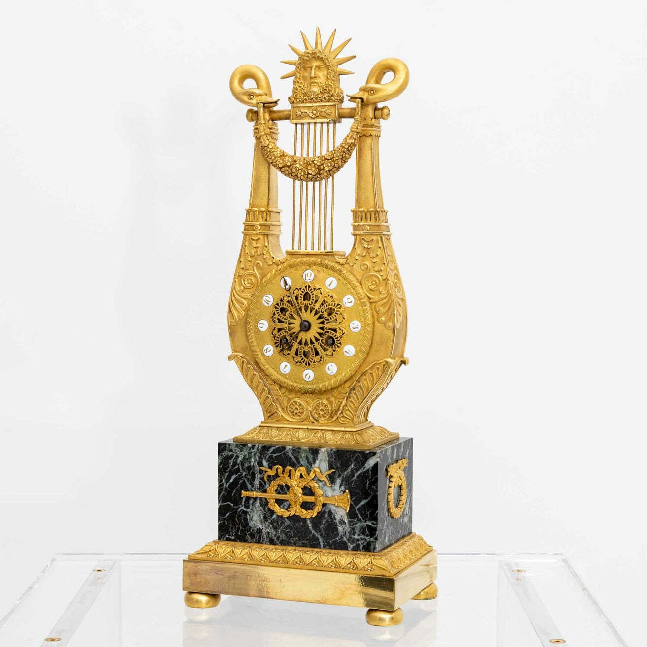 Pendule de cheminée Louis XVI en forme de lyre, probablement Paris, vers 1780 photo vinterior