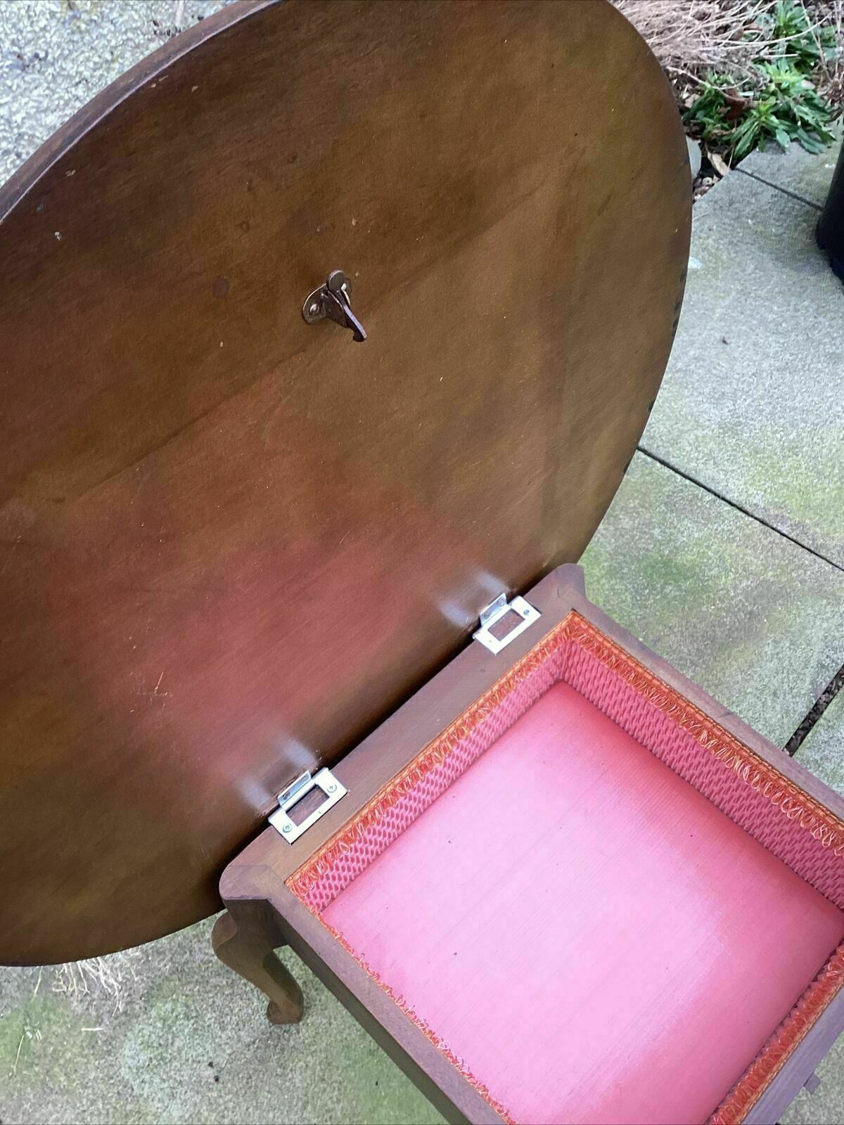 photo vinterior Cws Wooden Sewing Work Table.. Lift Up Lid To Lined Interior Section.