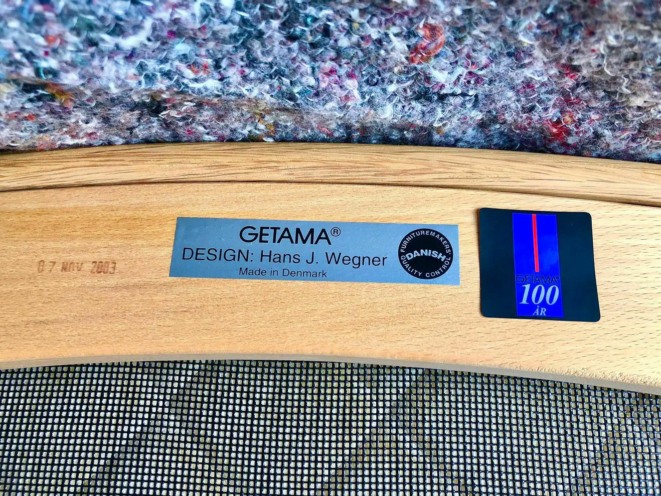 photo vinterior Danish Hans J. Wegner Set Of Two Lounge Chairs In Oak And Fabric By Getama