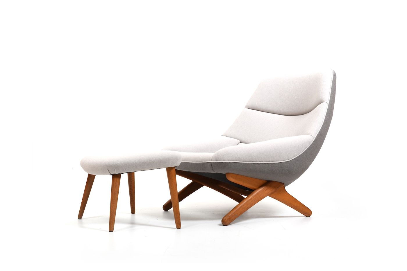 Illum Wikkelsø Lounge Chair Model 'Ml91' 1950s / New Upholstered! photo vinterior