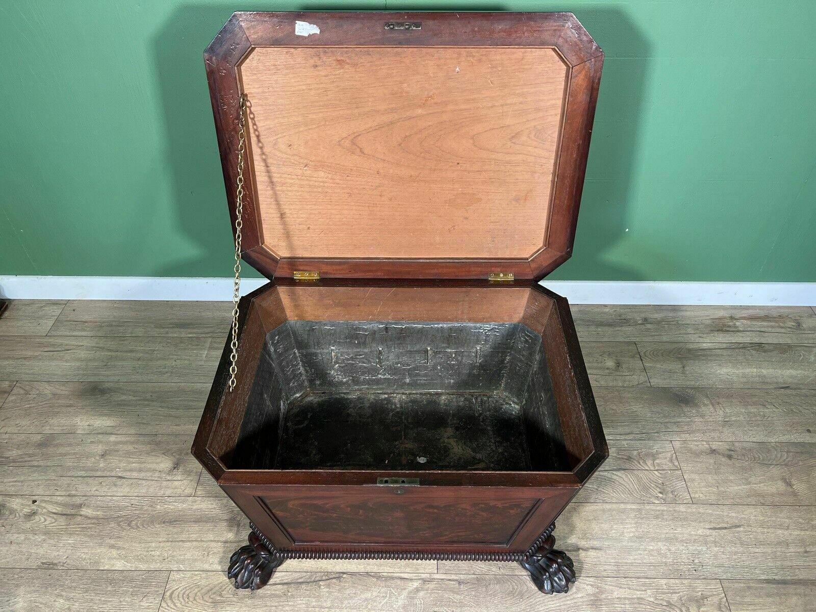 A Very Impressive And Imposing Regency Mahogany Cellarette photo vinterior