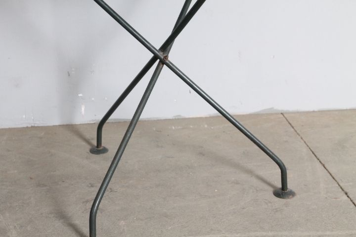 Antique Round Iron Table For Outdoor / Indoor Use In The 19th Century, Original Green Lacquer. photo vinterior