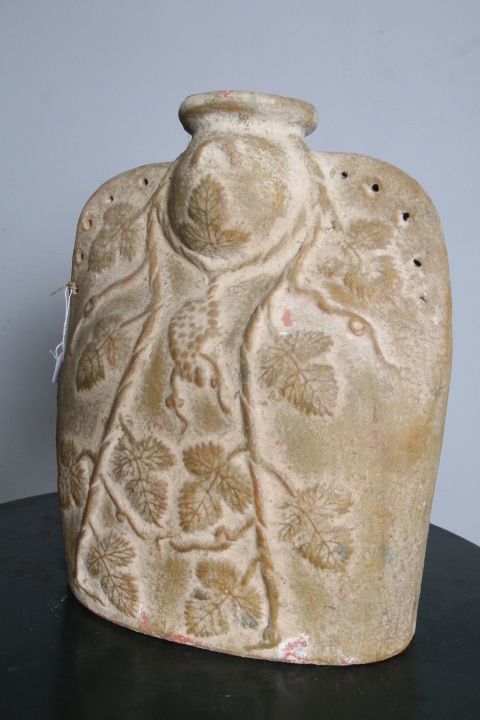 Ancient Large Terracotta Pilgrim's Flask From The 17th Century Decorated With A Vine In Relief, Perfect State Of Conservation. Tuscan Emilian Area.