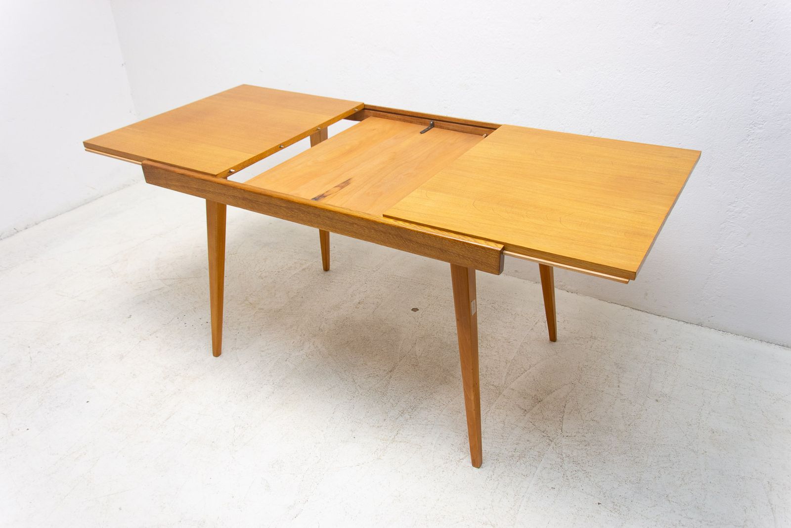 photo vinterior Mid Century Inklapbare Eettafel Van František Jirák Voor Tatra Nábytok, Jaren 1970