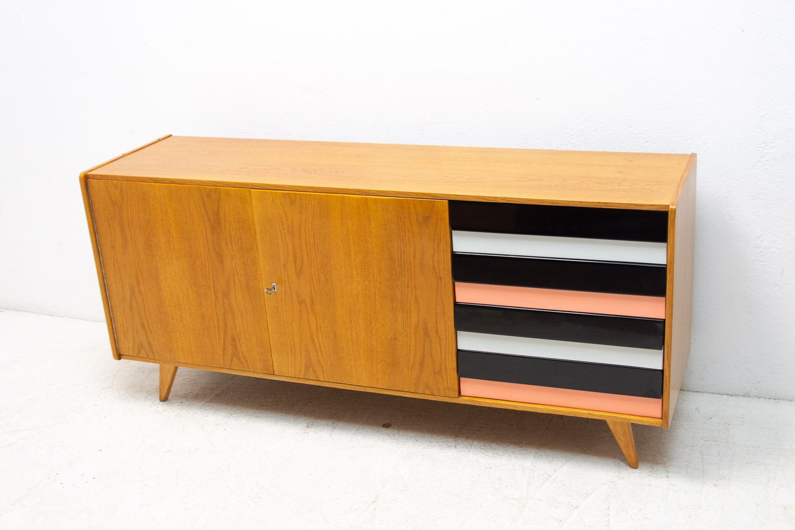 Mid Century U 460 Dressoir Van Jiří Jiroutek Voor Interiér Praha photo 1253.0