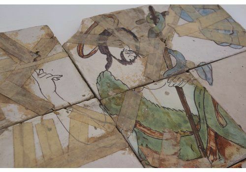 Antieke Polychrome Tegels Met Muurschildering Van Jezus photo Bouwonderdelen