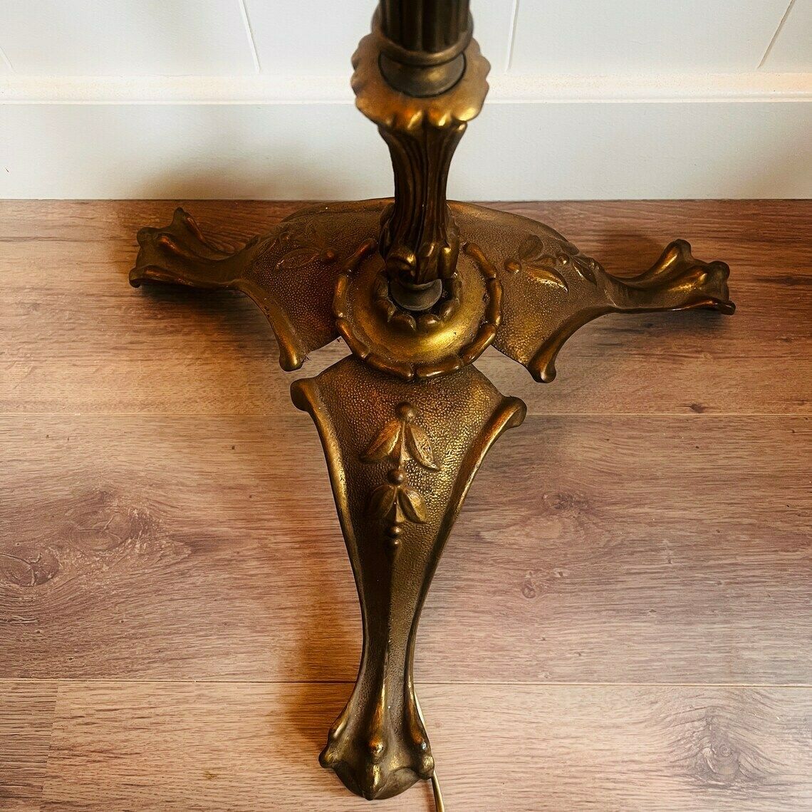 Antique Elegant Floor Lamp Victorian Style Made Of Bronze/Brass With 5 Lights. photo vintage