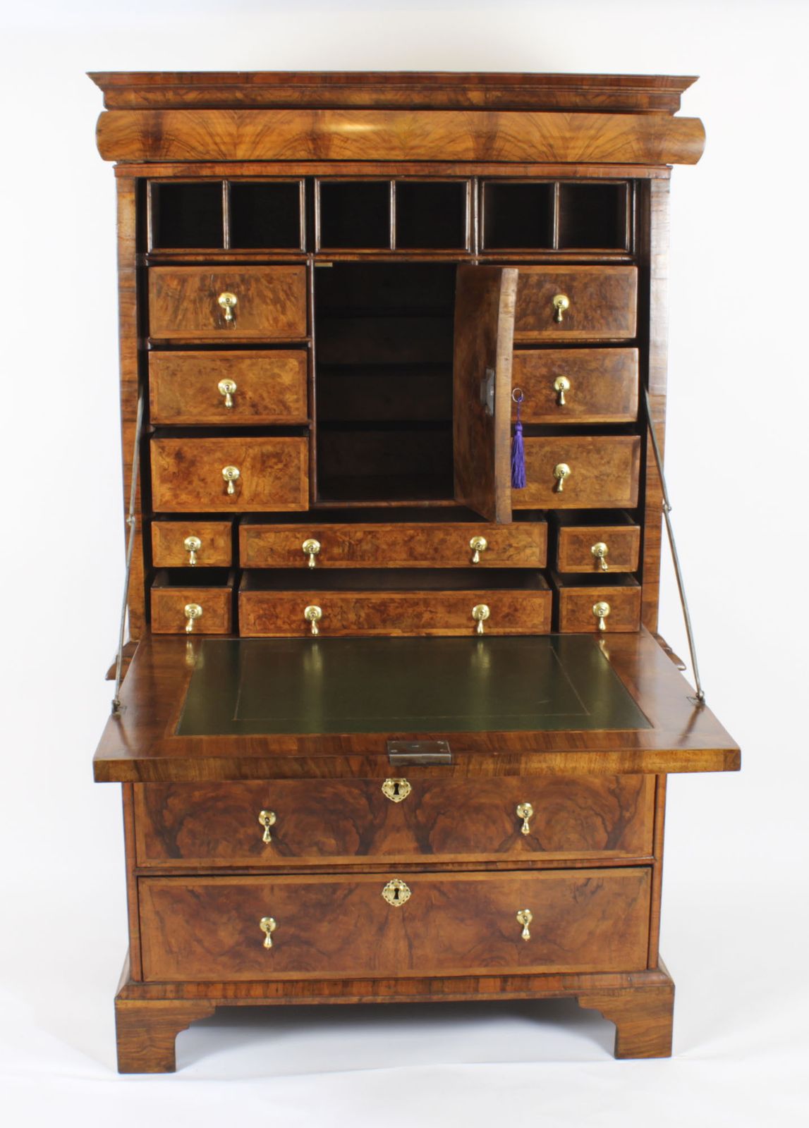 photo vintage Antique Queen Anne Walnut Secretaire Chest / Escritoire, Circa 1710 18th C