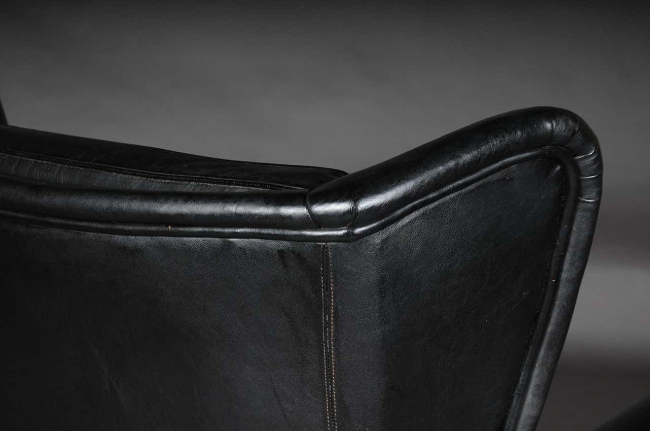 Vintage Leather Club Chair, Upholstered 1960s 1970s, England London photo vinterior