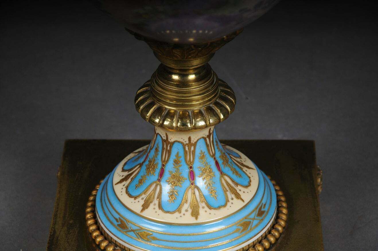 photo vinterior 19th Century Monumental Sèvres Vase With Bronze Mounting