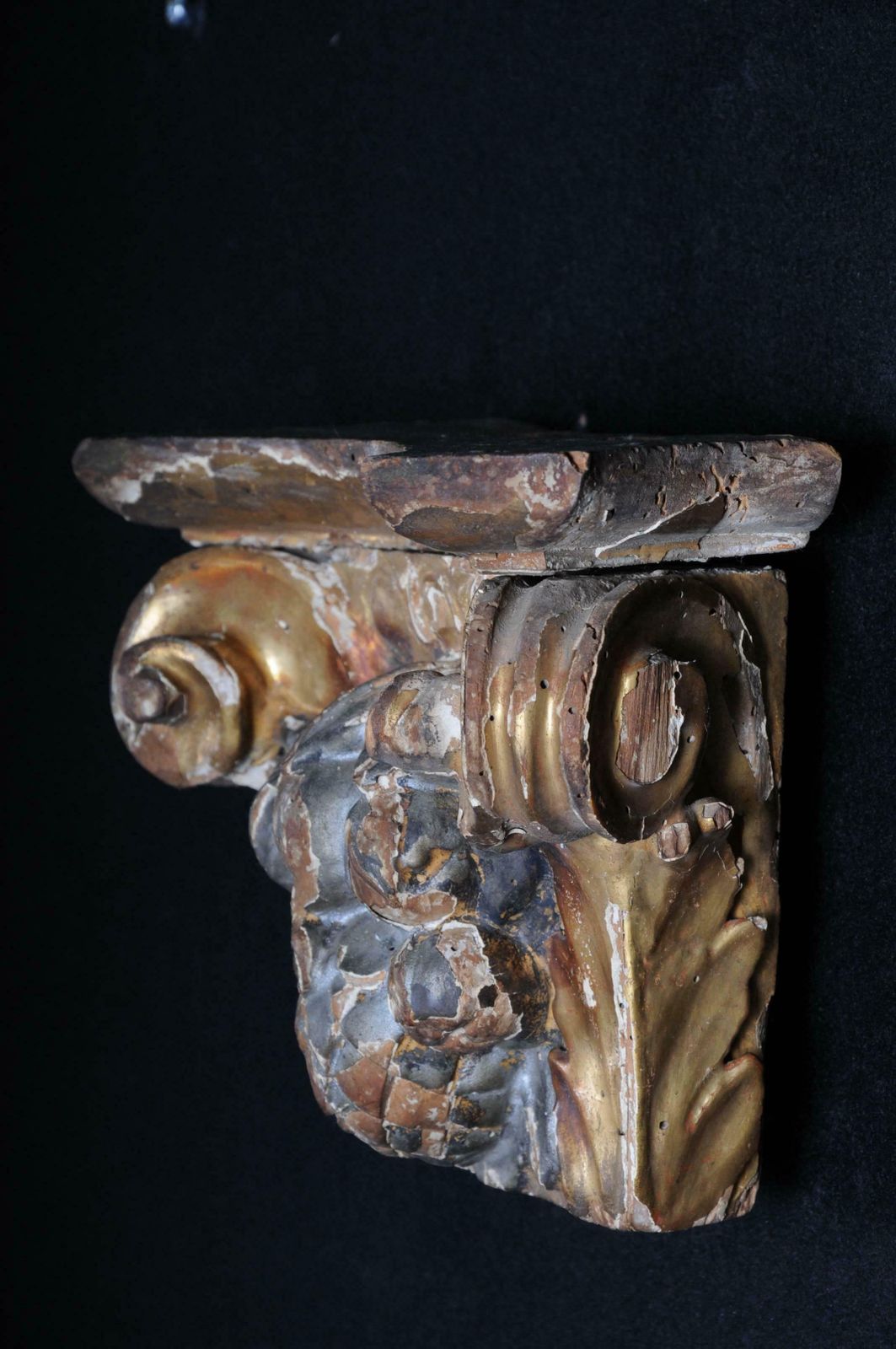 18th Century Museum Corinthian Chapter, Wood Gilded photo Furniture