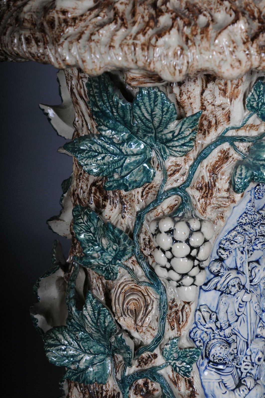 3348.0 Plant Pot Pillar Majolica Austria Vine Leaves Ceramics From 1885 photo
