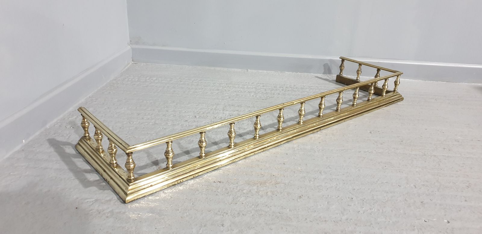 Very Good Victorian Brass Fender photo 395.0