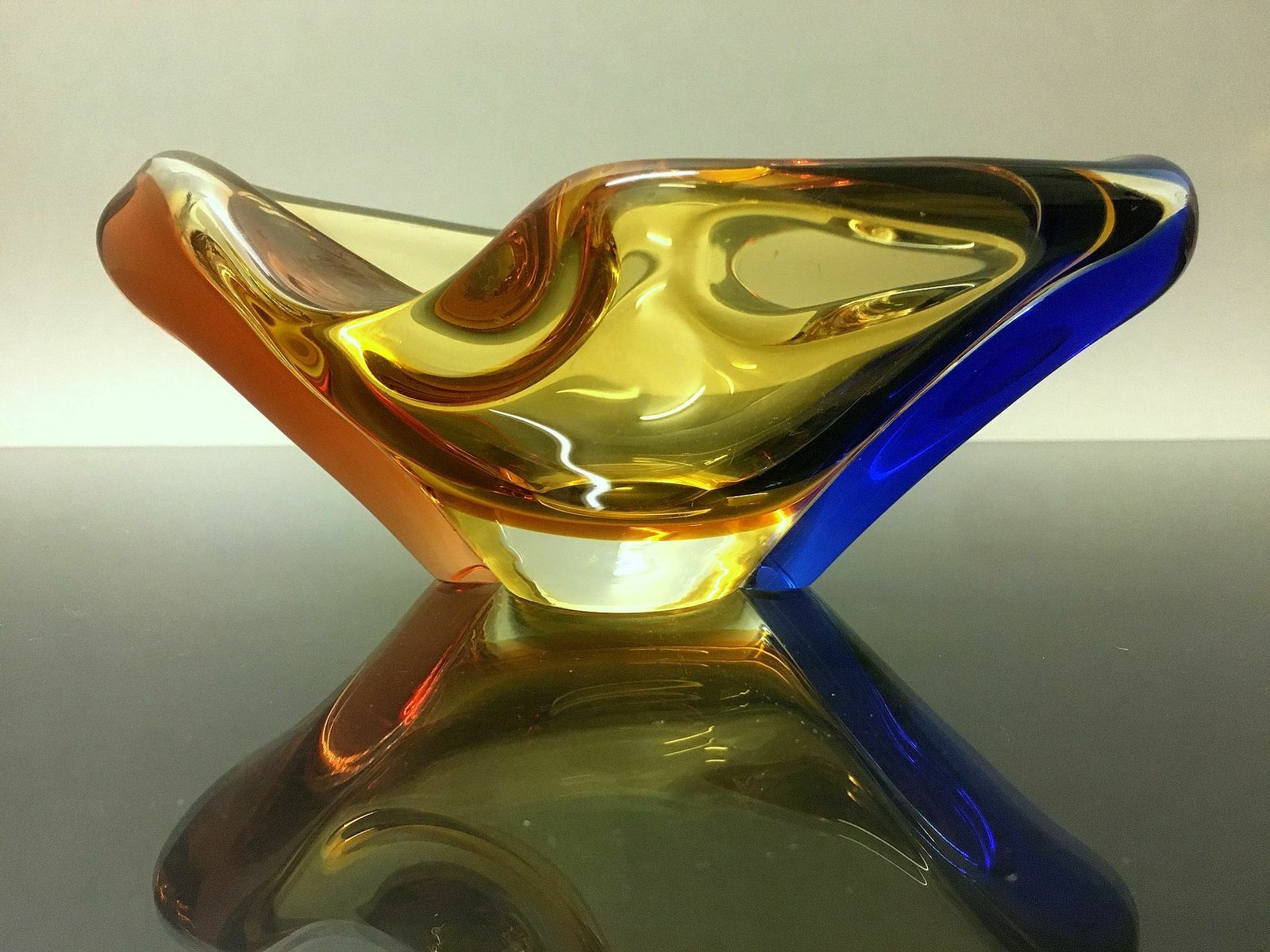 Ashtray "Romana" Metallurgical Glass / Hana Machovská photo furniture
