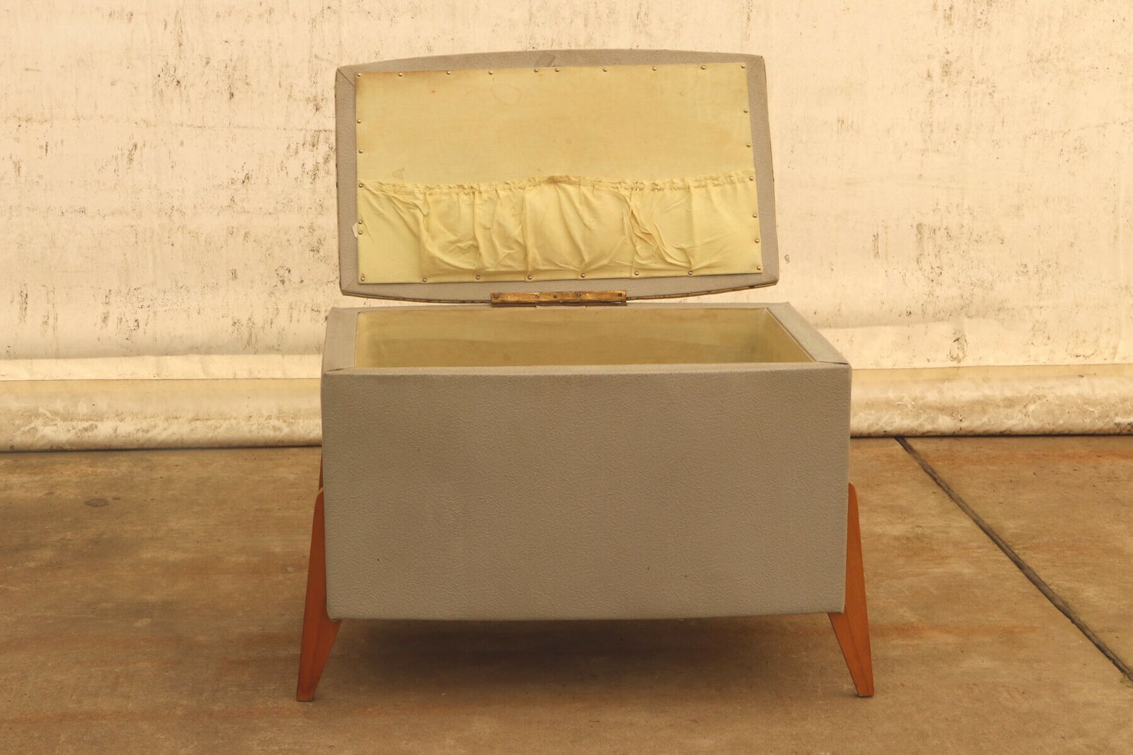 Vintage Kunstleren Kruk Of Wasmand, Ca. Jaren 1980, Tsjecho Slowakije photo furniture
