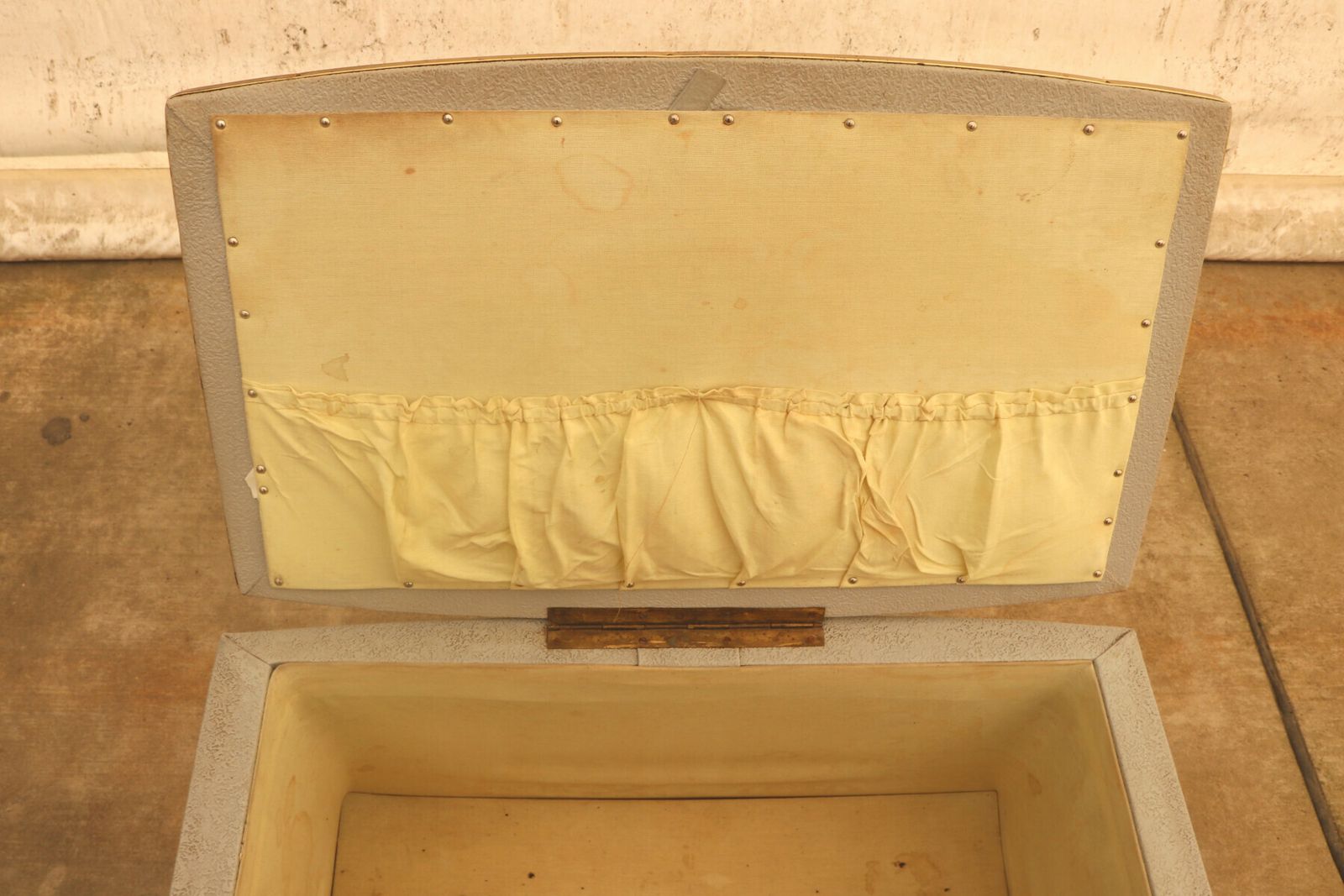 Vintage Leatherette Stool Or Laundry Basket, 1980s, Czechoslovakia photo Home Decor